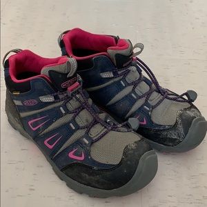 Girls Keen Hiking Boots Sz. 5